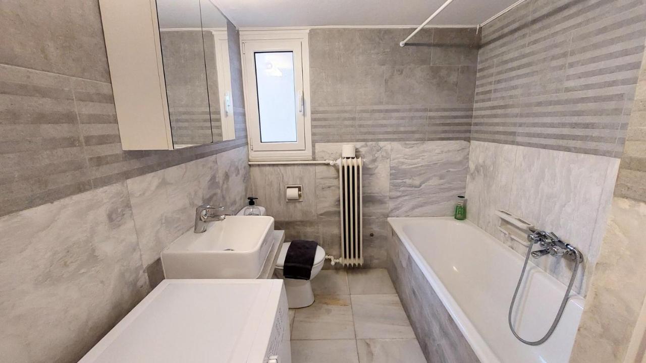 Grand Apartment In Parliament Square Athènes Extérieur photo