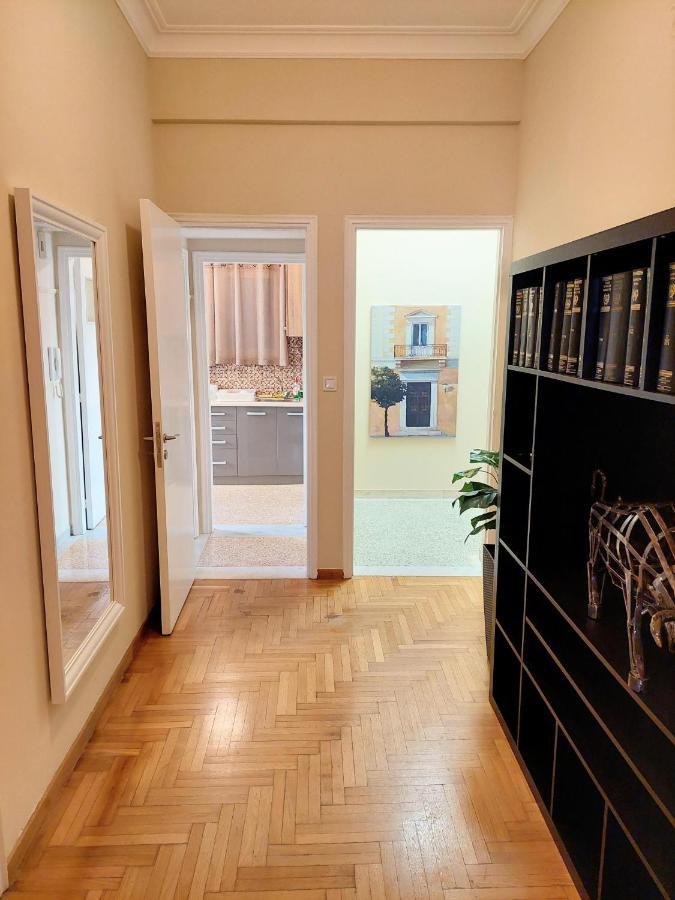 Grand Apartment In Parliament Square Athènes Extérieur photo