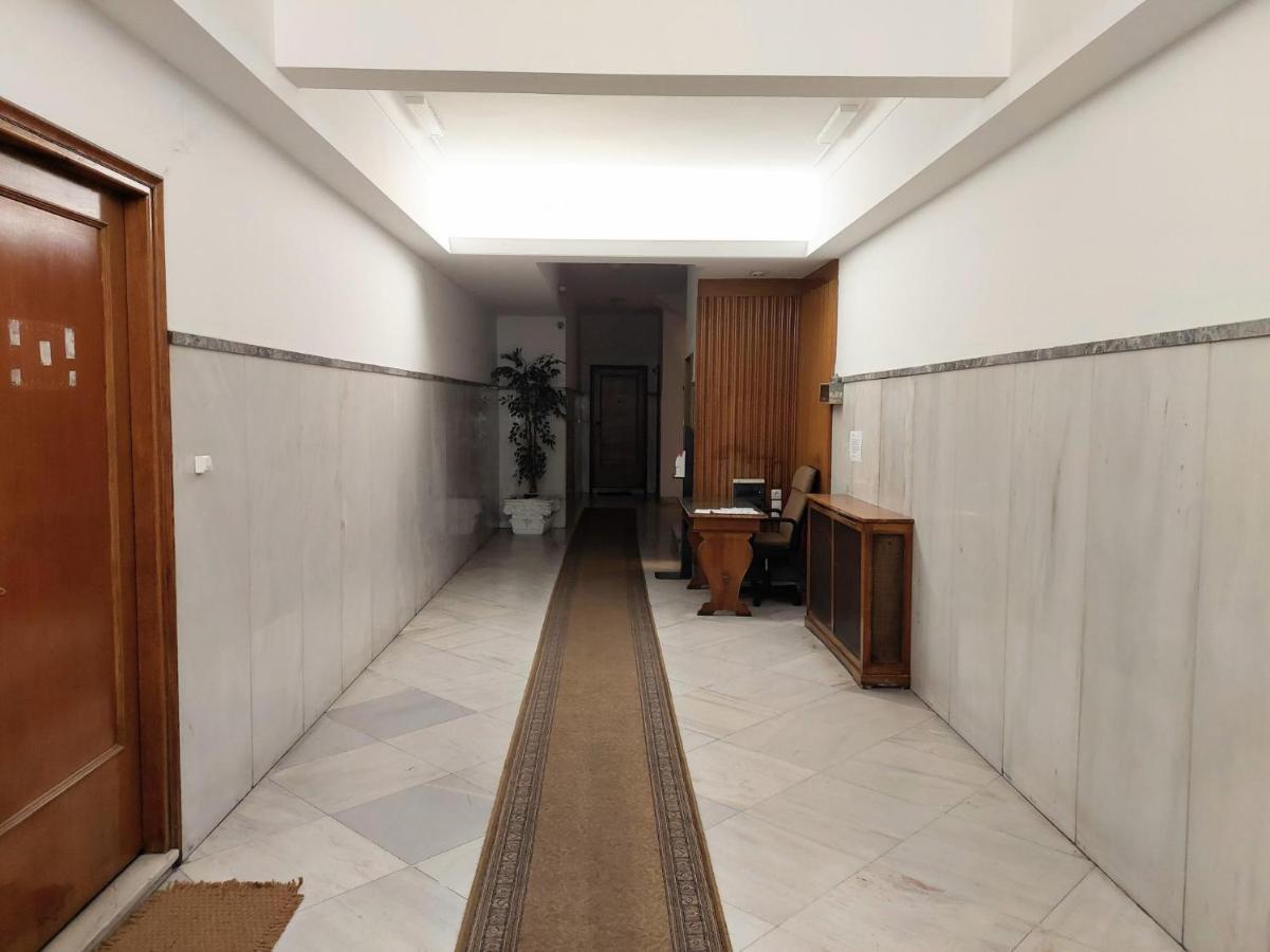 Grand Apartment In Parliament Square Athènes Extérieur photo