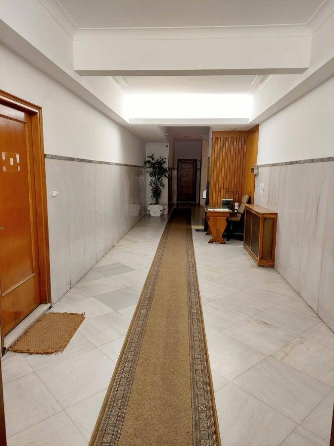 Grand Apartment In Parliament Square Athènes Extérieur photo
