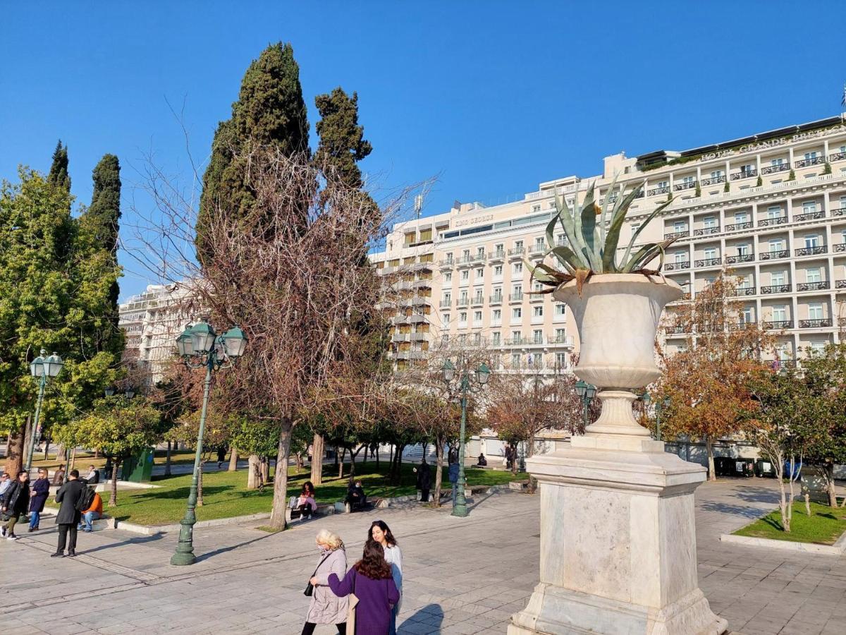 Grand Apartment In Parliament Square Athènes Extérieur photo