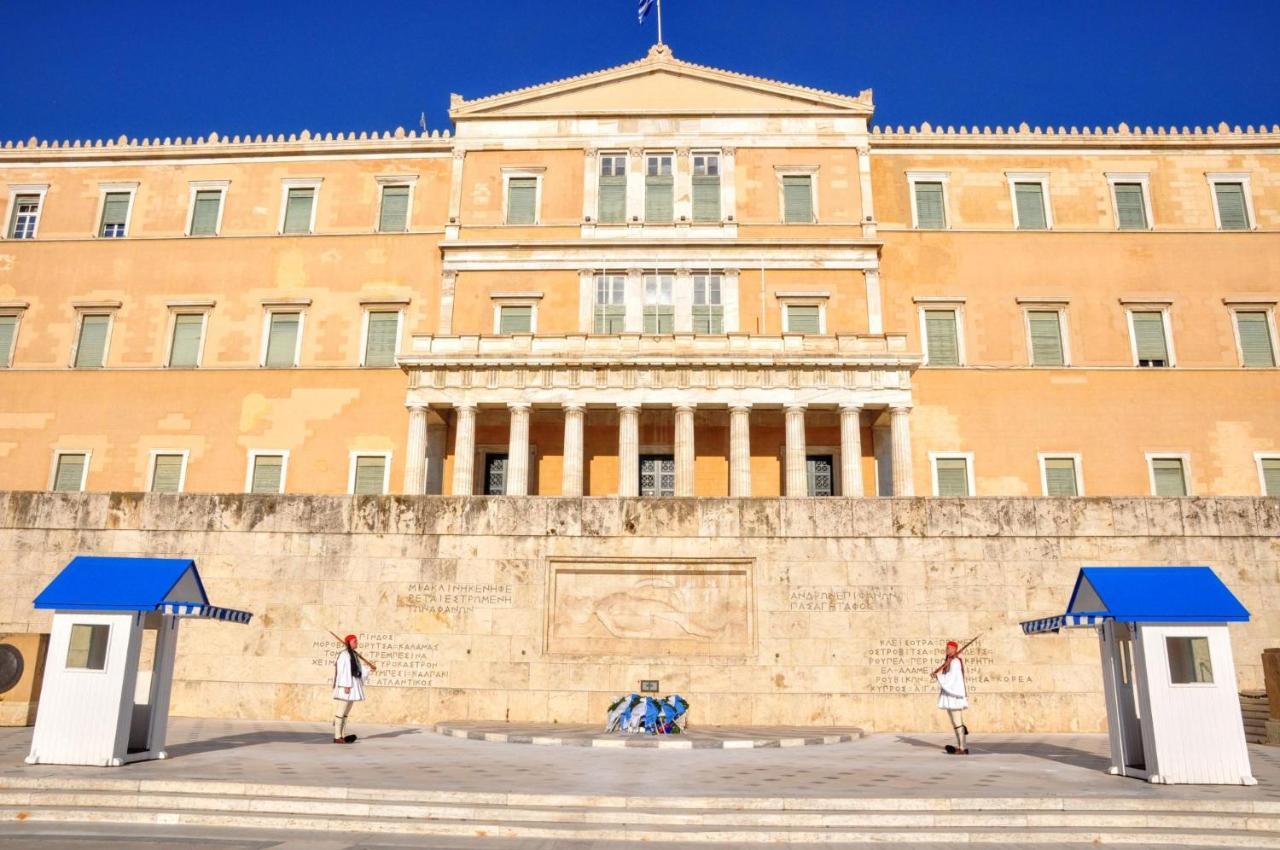 Grand Apartment In Parliament Square Athènes Extérieur photo
